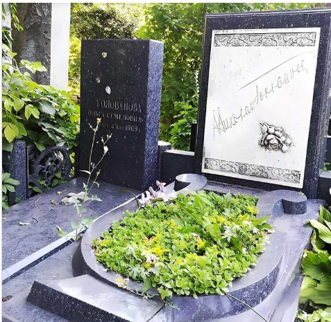 Paano ayusin ang isang marmol na headstone?