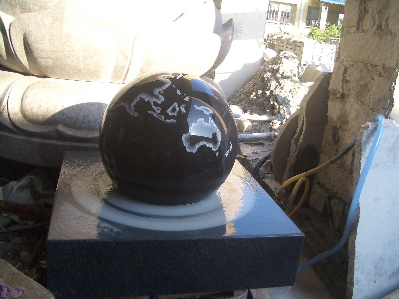Itim na Granite Globe Stone Carving