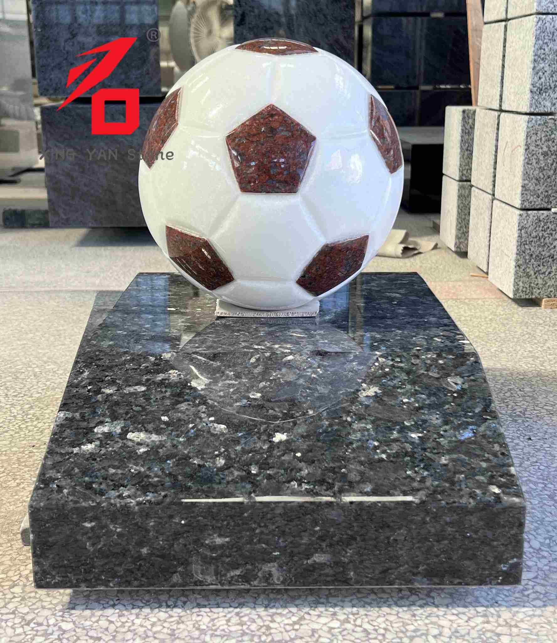 Ang hugis-football na granite art sculpture