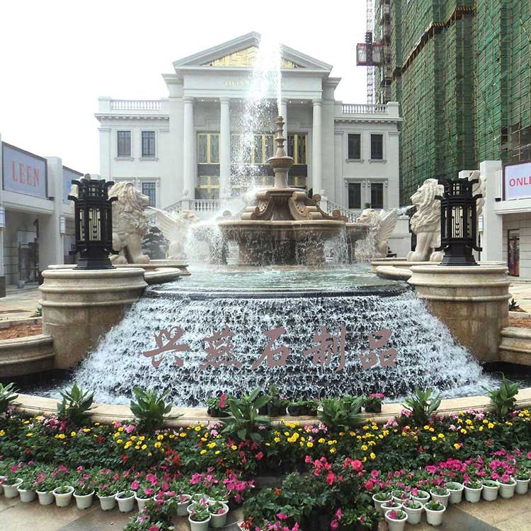 Estilo ng Lion na Umaagos na Fountain