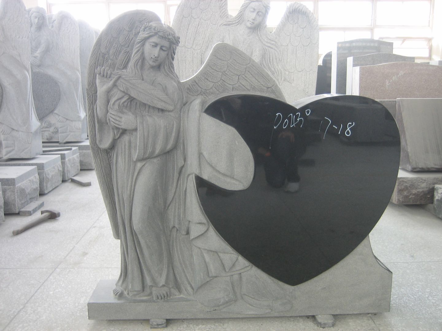 Xingyan European-style Angel Guardian na may hugis-puso na Tombstone